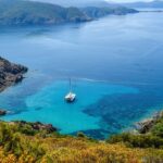 Vacanza in catamarano in Sardegna: quali sono i luoghi da visitare?